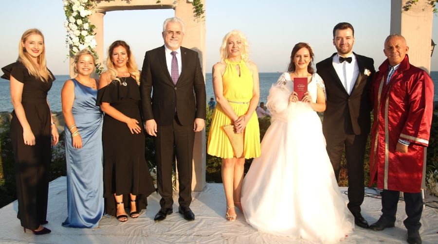 CHP’NİN  AKTİF GENCİ CANER TÜCCAR EVLENDİ...
